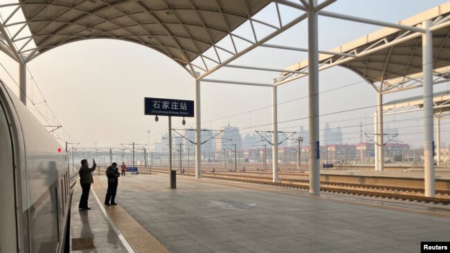 中国新冠疫情再次爆发后的河北省石家庄火车站的景象。（2021年1月22日）