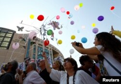 Journalists and press freedom activists release balloons during a demonstration in solidarity with the members of the opposition newspaper Cumhuriyet who were accused of supporting a terrorist group outside a courthouse, in Istanbul, July 24, 2017.