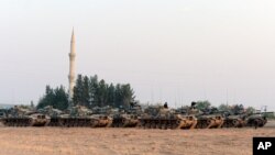 Turkiya tanklari Suriya chegarasida