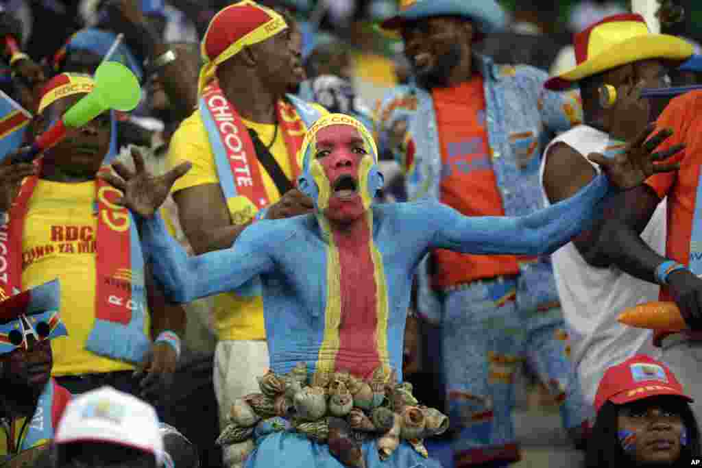 Un supporter du Congo chante avant lors d&#39;un match entre le Congo et le Maroc au Stade d&#39;Oyem, au Gabon, le 16 janvier 2017.
