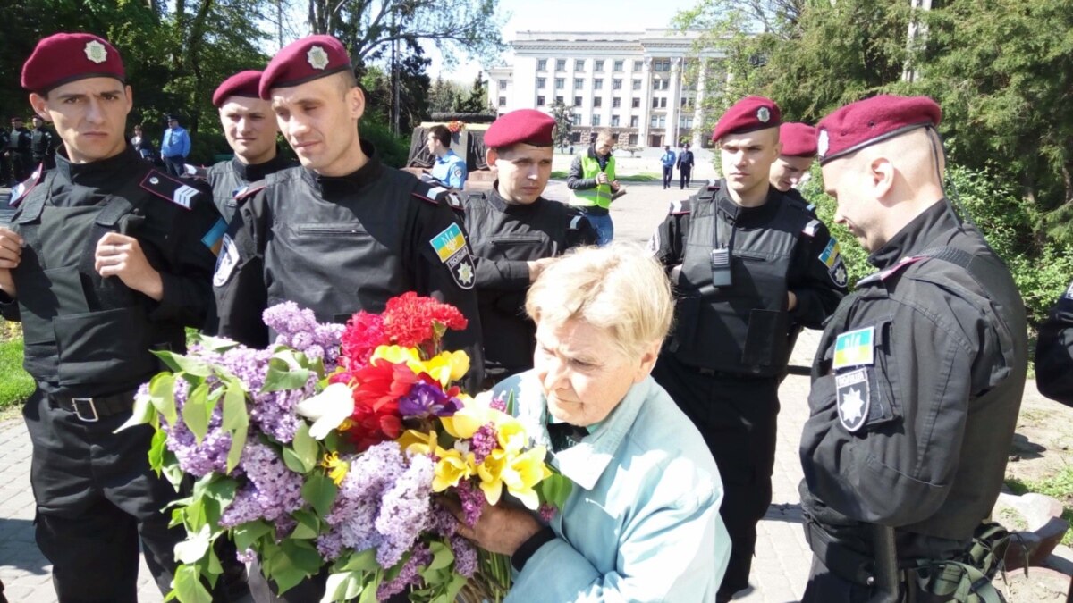 Одесситы возложили цветы на месте трагедии 2 мая 2014 года