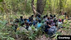 ထိုင်းမြန်မာနယ်စပ် ကန်ချနဘူရီမှာ ဖမ်းမိတဲ့ မြန်မာနိုင်ငံသားများ (၁၀ ဧပြီလ ၂၀၂၁) 