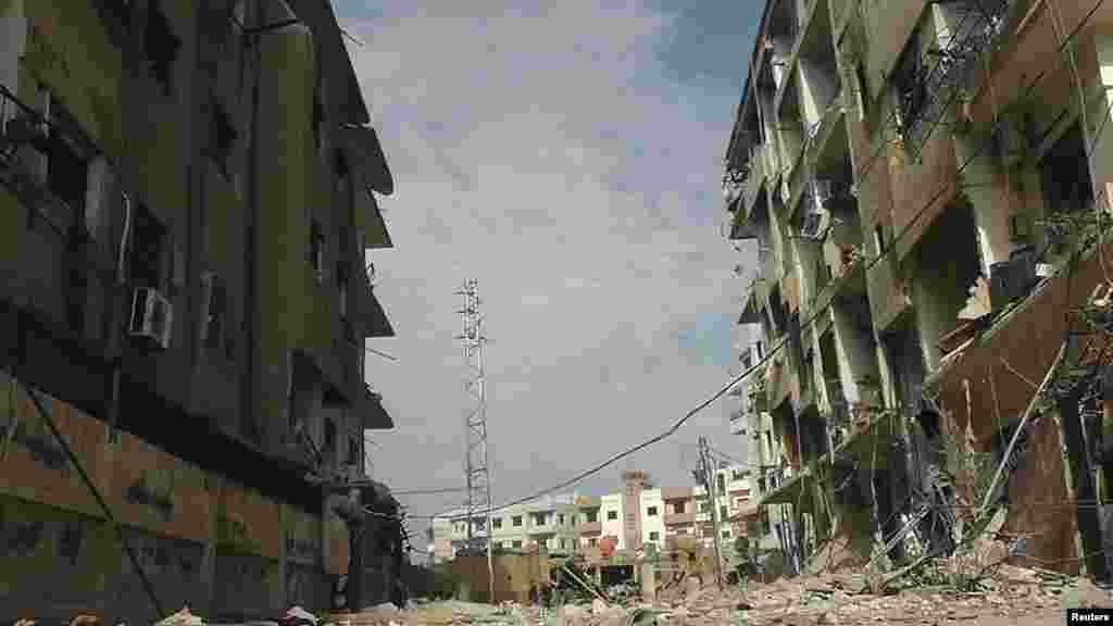 2012年11月30日，活动人士说，叙利亚空军一架喷气式战机对达里亚发射导弹，炸坏了这些建筑。