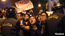 Protestas en el centro de Lima luego del indulto al expresidente Alberto Fujimori.