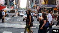 Tantri Syuting di Times Square, NY (VOA/Christian Arya Winata)