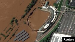 Lapangan bisbol di Bridgewater, New Jersey terendam banjir akibat badai Ida (2/9). 