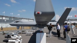 在巴黎航空展展出的中国翼龙二型无人机。（2017年6月18日）