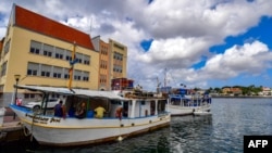 Barcos venezolanos permanece amarrados en un puerto de Willemstad, Curazao, el 24 de febrero de 2019.