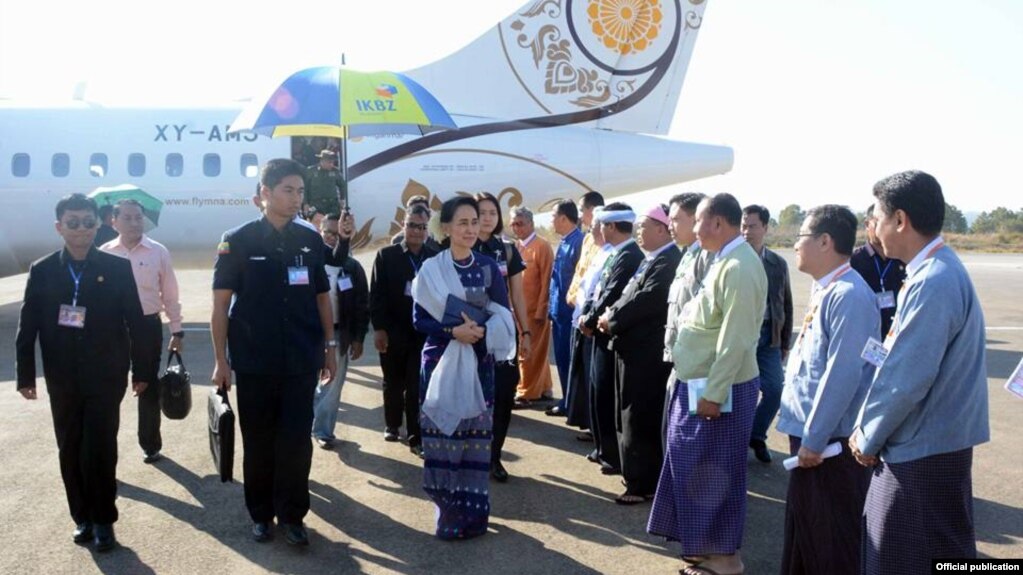 ေဒၚေအာင္ဆန္းစုၾကည္ ေတာင္ႀကီးၿမဳိ႕သို႔ ေရာက္လာစဥ္ (၁၁ ေဖေဖၚဝါရီ ၂၀၁၇)