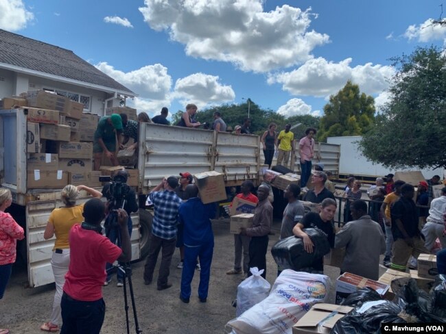 Volunteers bring donated goods to be transported to Chimanimani and other affected areas by Cyclone Idai, March 19, 2019.