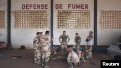 French soldiers receive instructions in a hangar at the Malian army air base in Bamako, January 14, 2013.