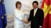 European Union's top diplomat Catherine Ashton (l) with Vietnamese Foreign Minister Pham Binh Minh before their talks in Hanoi, Aug. 12, 2014. 