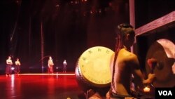 “無垢舞蹈劇場”在莫斯科演出的“觀”舞劇(美國之音白樺拍攝)