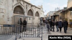 Polisi Israel melakukan penjagaan keamanan di kota tua Yerusalem (foto: ilustrasi). 