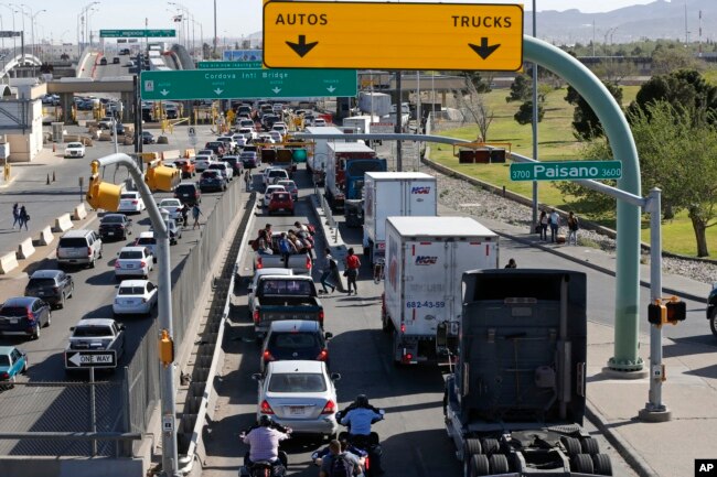 Cars and trucks line up to enter Mexico from the U.S. at a border crossing in El Paso, Texas, March 29, 2019.