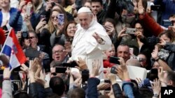 Папа римский Франциск на площади Святого Петра в Ватикане. 1 апреля 2018 г.