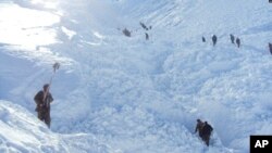 Sedikitnya 14 orang tewas akibat salju longsor di provinsi Badakhshan, Afghanistan Timur Laut, Kamis, 4 Maret 2021.