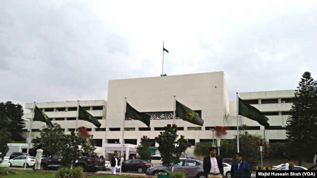 سابق سیکریٹری الیکشن کمیشن کنور دلشاد کا کہنا ہے کہ 11 فروری سے 11 مارچ کے درمیان کسی بھی وقت سینیٹ الیکشن ہوسکتے ہیں۔ (فائل فوٹو)