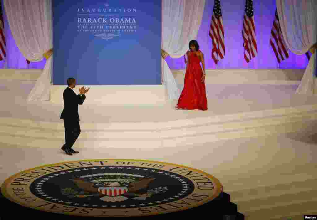 مدھر دھن پر صدر اوباما کا رقص