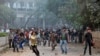 방글라데시 반정부 시위대 경찰과 충돌 학생 사망