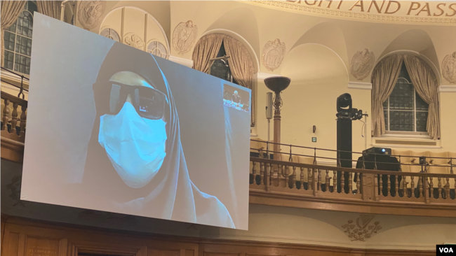 An Iranian woman with her face disguised to conceal her identify gives live video testimony from Iran on Nov. 10, 2021, to a London-based international people's tribunal investigating alleged atrocities in Iran's deadly crackdown on nationwide protests in Nov. 2019. (VOA Persian/Ramin Haghjoo)