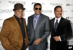 Brothers Tito Jackson (L-R), Jackie Jackson, and Marlon Jackson (file photo)