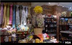 13-pound chocolate egg at Via Umbria