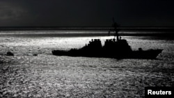 The United States Navy's USS Hopper, a guided missile destroyer, is seen entering Sydney Harbour, Australia, Nov. 24, 2004.