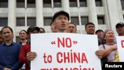 2019年9月4日，哈萨克斯坦人在阿拉木图集会抗议政府兴建中国工厂。