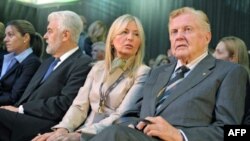 Nobelovac Robert Mandel, predsednica Izvršnog odbora banke Inteza Draginja Djurić i premijer Srbije Mirko Cvetkovic prisustvuju poslovnoj konferenciji Banke Inteza o budućnosti evra.