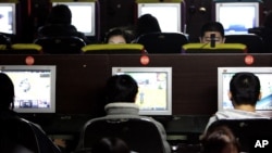 Chinese Internet surfers in Beijing, China. (file) 