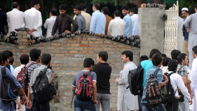 پاکستان: حکومت اور طلبہ کے درمیان امتحانات کا مسئلہ ہے کیا؟ پاکستان: حکومت اور طلبہ کے درمیان امتحانات کا مسئلہ ہے کیا؟