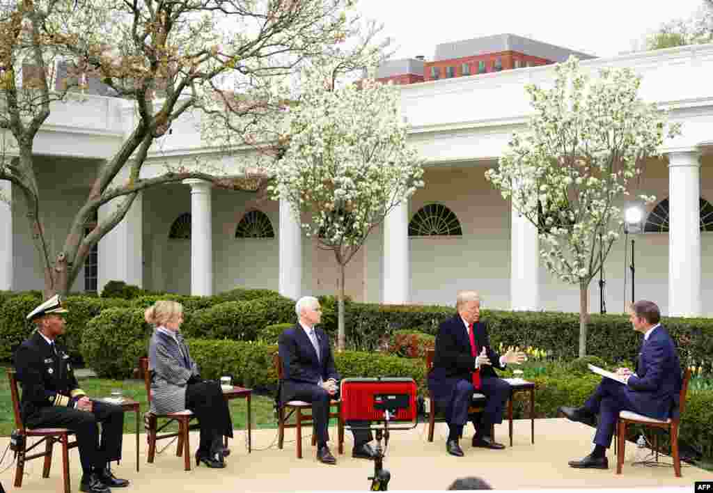 Интервју за Фокс Њујз на претседателот Трамп и неговиот тим за справување со коронавирусот од градината во Белата куќа.