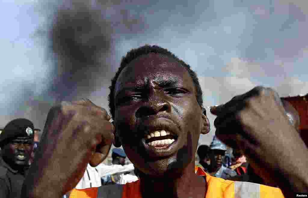 A man gestures at a market burnt in an air strike by the Sudanese air force in Rubkona near Bentiu, South Sudan, April 23, 2012. (Reuters)