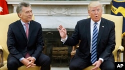 Presiden AS Donald Trump menerima kunjungan Presiden Argentina Mauricio Macri di Gedung Putih, Kamis (27/4). 