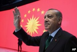 Turkey President Recep Tayyip Erdogan waves to his supporters during a meeting in Istanbul, March 27, 2017. Turkey hold a referendum on April 16 on whether to expand the powers of the Turkish presidency.