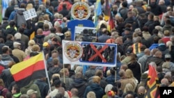 Ribuan orang melakukan demonstrasi di Dresden, Jerman untuk mendukung PEGIDA (foto: dok).