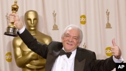 Мартин Ричардс с «Оскаром». 23 марта 2003 г.