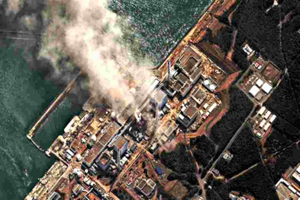 En la imagen se puede contemplar una de las explosiones de la central nuclear de Fukushima, dañada por el tsunami.