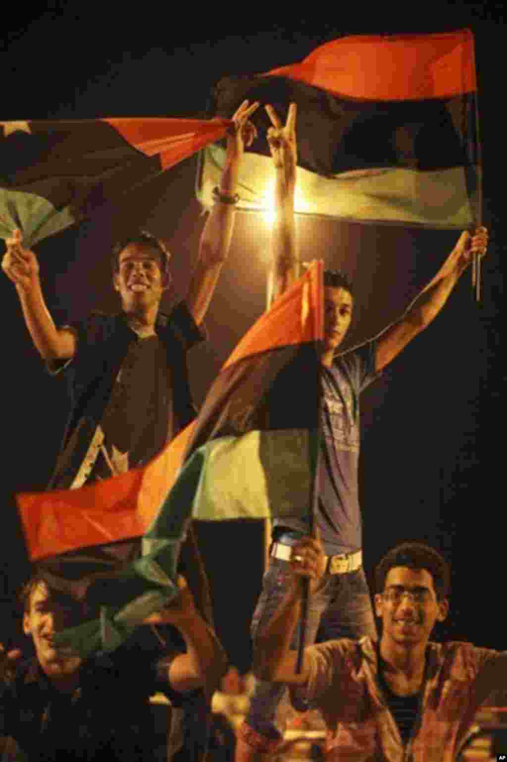 ورود مخالفین قذافی به طرابلس، پایتخت لیبیا و شادمانی مردم