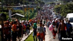 Karavan nan rive nan vil Tapachula, o Meksik, dimanch 21 oktòb 2018. (Foto: REUTERS/Ueslei Marcelino).