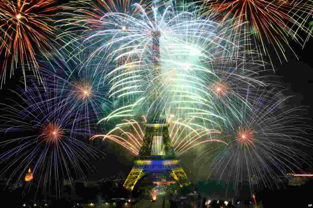 Fireworks illuminate the Eiffel Tower in Paris during Bastille Day celebrations, July 14, 2015. 