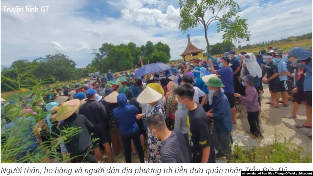 Quân nhân Trần Đức Đô được an táng tại nghĩa trang quê nhà ở Từ Sơn, Bắc Ninh, 1/7/2021.