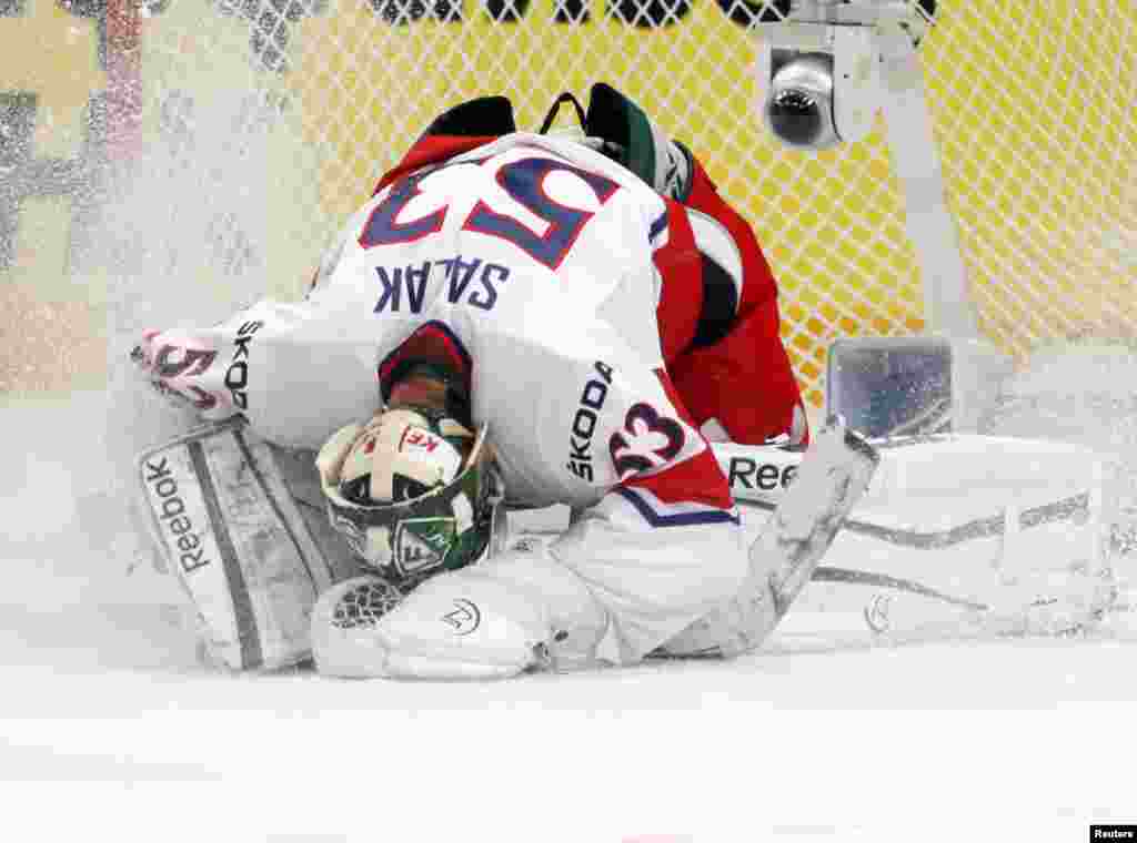 Czech Republic&#39;s goalie Alexander Salak makes a save against Switzerland during their 2013 IIHF Ice Hockey World Championship preliminary round match at the Globe Arena in Stockholm. 