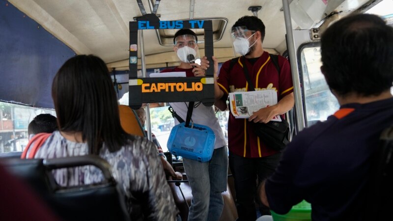On the Bus or Off, Venezuela Reporters Try to Deliver the News