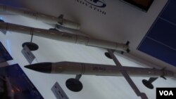 去年8月末莫斯科航展上展出的装备在基洛级潜艇上的俱乐部导弹模型(美国之音 白桦)