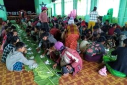 Ülkenin kuzeybatısında askerler tarafından evlerinden edilen Myanmarlılar