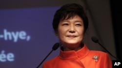 서유럽을 순방 중인 박근혜 한국 대통령이 4일 프랑스기업연합회(MEDEF)에서 열린 한-프 경제인 간담회에 참석해 연설하고 있다.