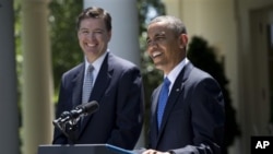 Presiden Obama bersama James Comey (kiri) di Gedung Putih saat pencalonan Comey sebagai Direktur FBI yang baru (21/6).