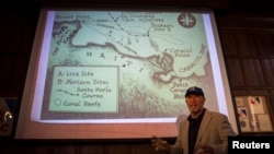 Penyelidik kelautan Barry Clifford berbicara dalam konferensi pers Klub Penjelajah di New York (14/5).